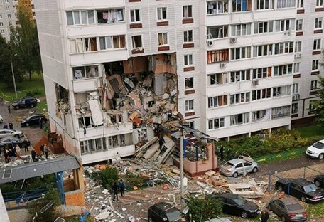 Взрыв дома в РФ разрушил несколько этажей, ищут выживших (фото)