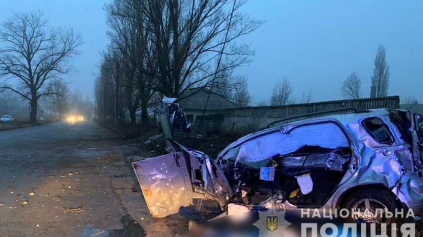 От удара машину разорвало пополам, а водитель погиб: в Одесской области произошло смертельное ДТП