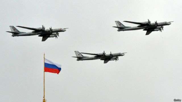 Возле Одессы среди бела дня российский самолет запустил две ракеты