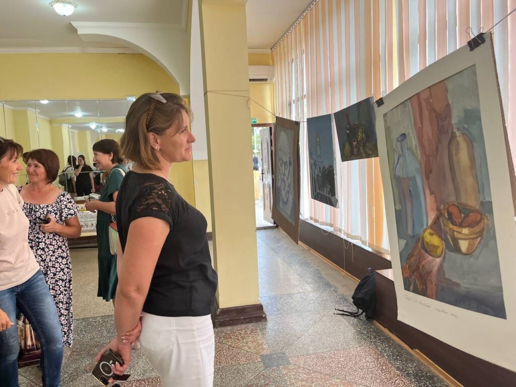 У селі Криничне відбулася виставка картин талановитого художника Семена Маркова (фото)