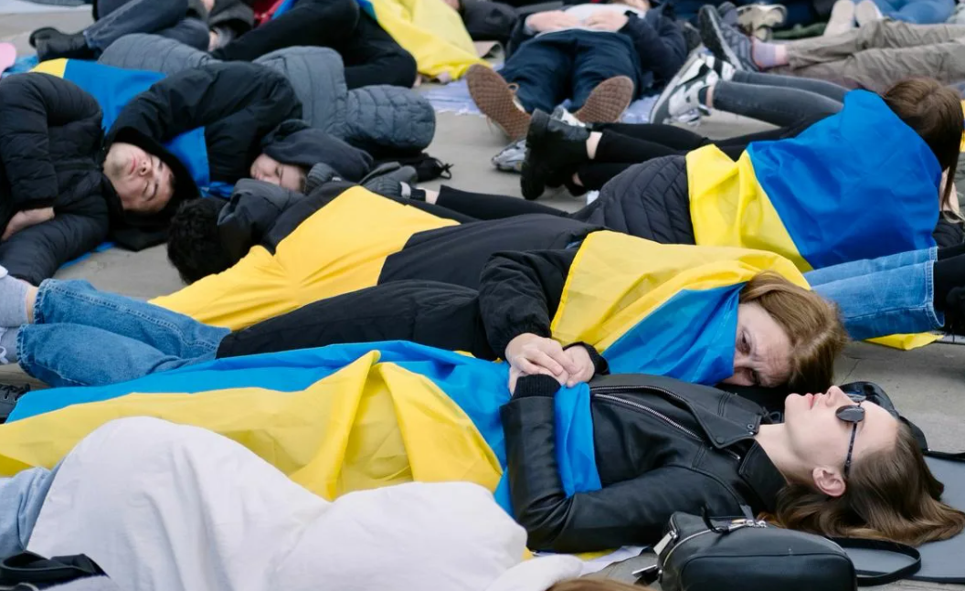 Швейцарія має намір платити українським біженцям до 4 тис доларів за від’їзд із країни