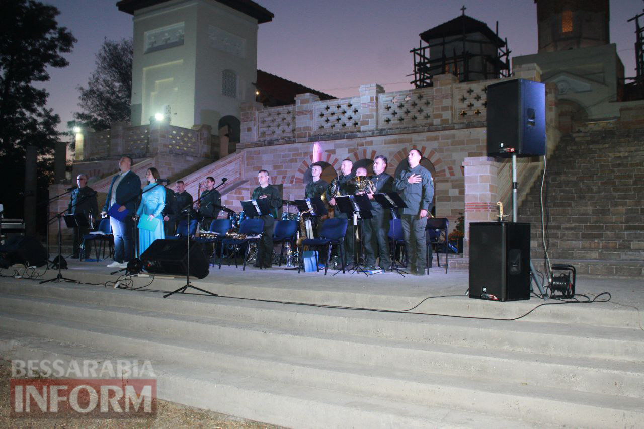 Для мешканців Арцизу благодійний концерт зіграв військовий оркестр Нацгвардії України. Скільки задоначено