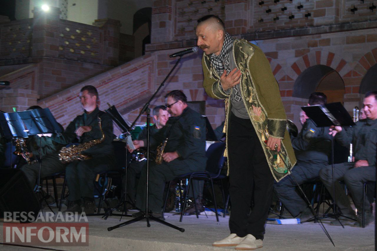 Для мешканцівАрцизу благодійний концерт зіграв військовий оркестр Нацгвардії України. Скільки задоначено