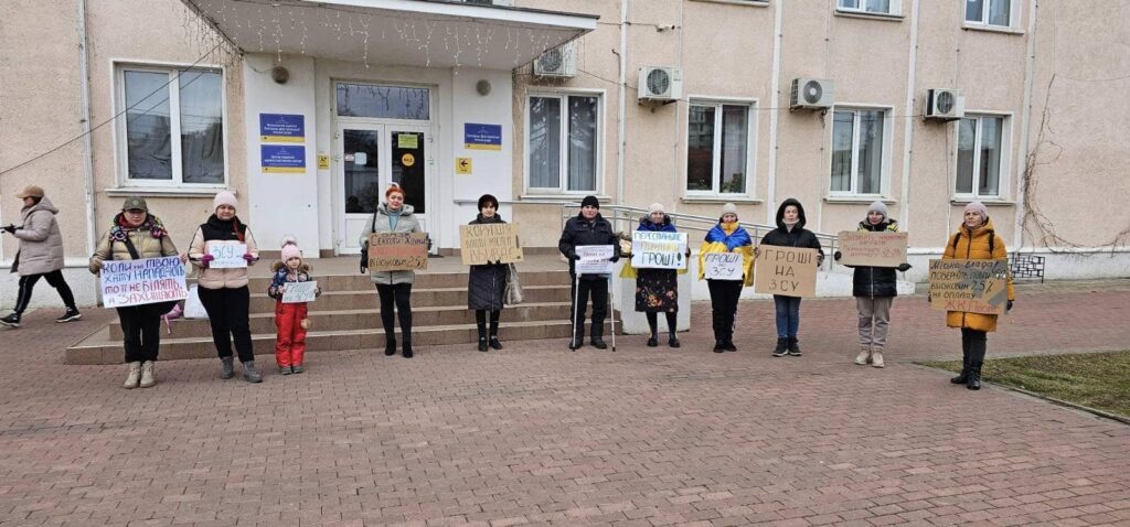 Білгород-Дністровські активісти вимагають від влади передати більше коштів на потреби ЗСУ (Фото)