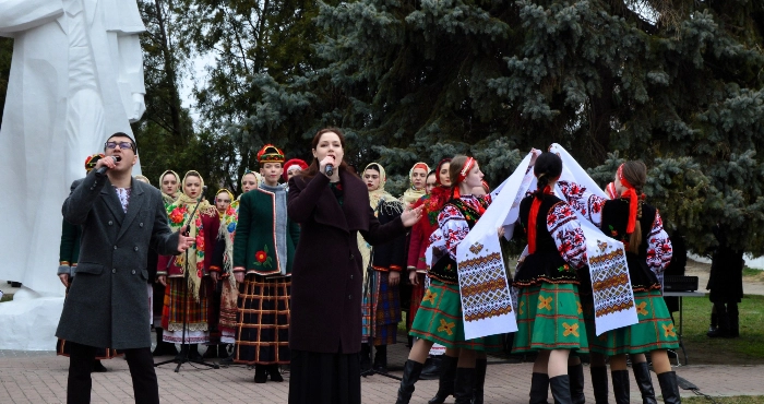 У Білгороді-Дністровському відбулася церемонія покладання квітів до пам'ятника Тарасу Шевченку