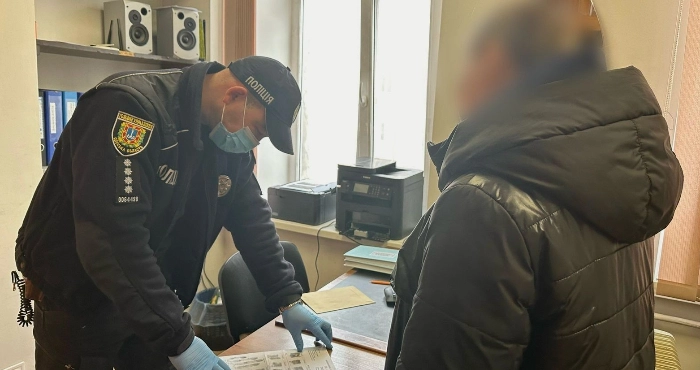 В Одесі ексначальницю відділення безготівкових переказів підозрюють у заволодінні чужими грошима
