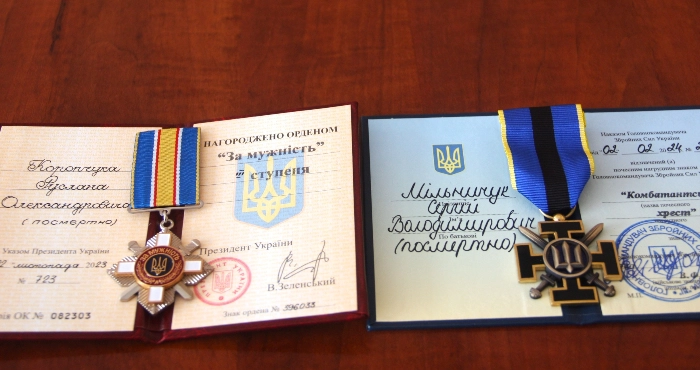 В Окнах сім’ям загиблих захисників України вручили їхні нагороди