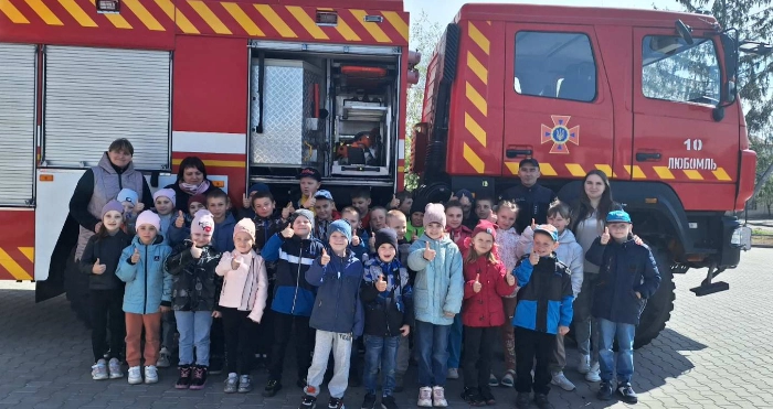 Олеським школярам провели екскурсію у пожежно-рятувальній частині Любомля