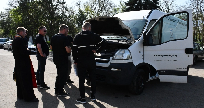 Рідні загиблого воїна з Березівки придбали автомобіль для ЗСУ