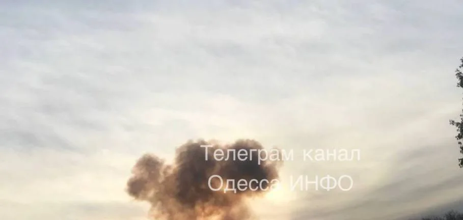 В Запорожье и Одессе утром раздались взрывы: над городом виднеется дым 1