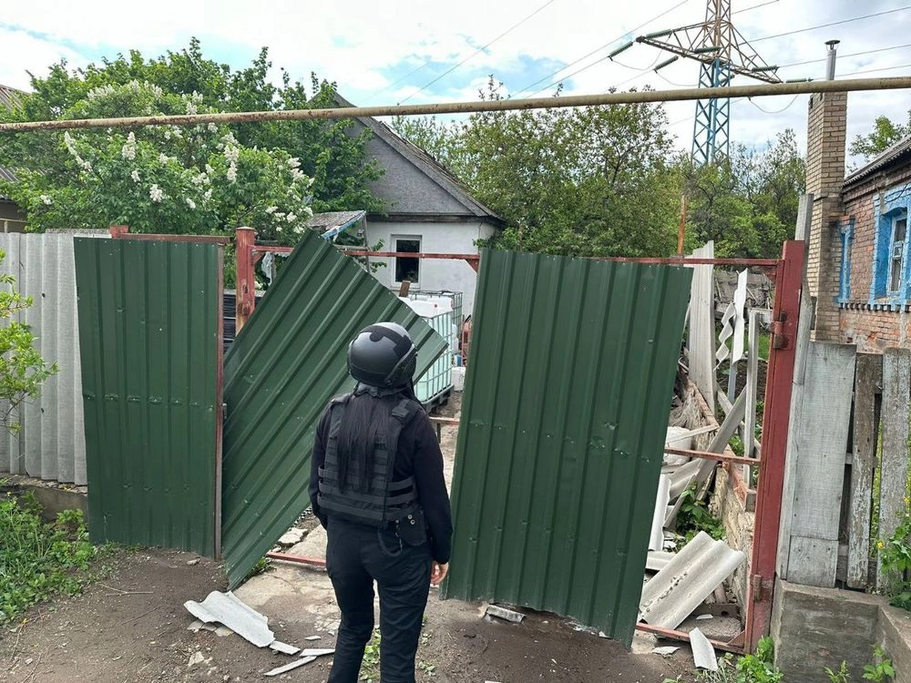 росіяни вдарили керованою авіабомбу по Костянтинівці на Донеччині: 5 людей поранено 