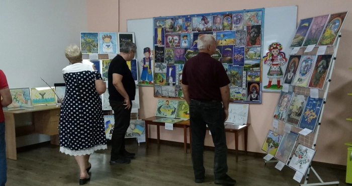 До Березівки завітала виставка переможців обласного конкурсу дитячого малюнка